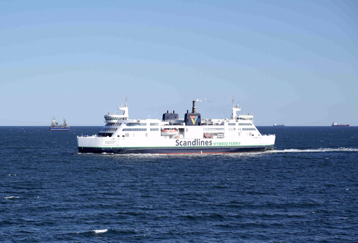 Scandlines-Hybridfähre Prins Richard auf dem Fehmarnbelt zwischen Puttgarden und Rødby