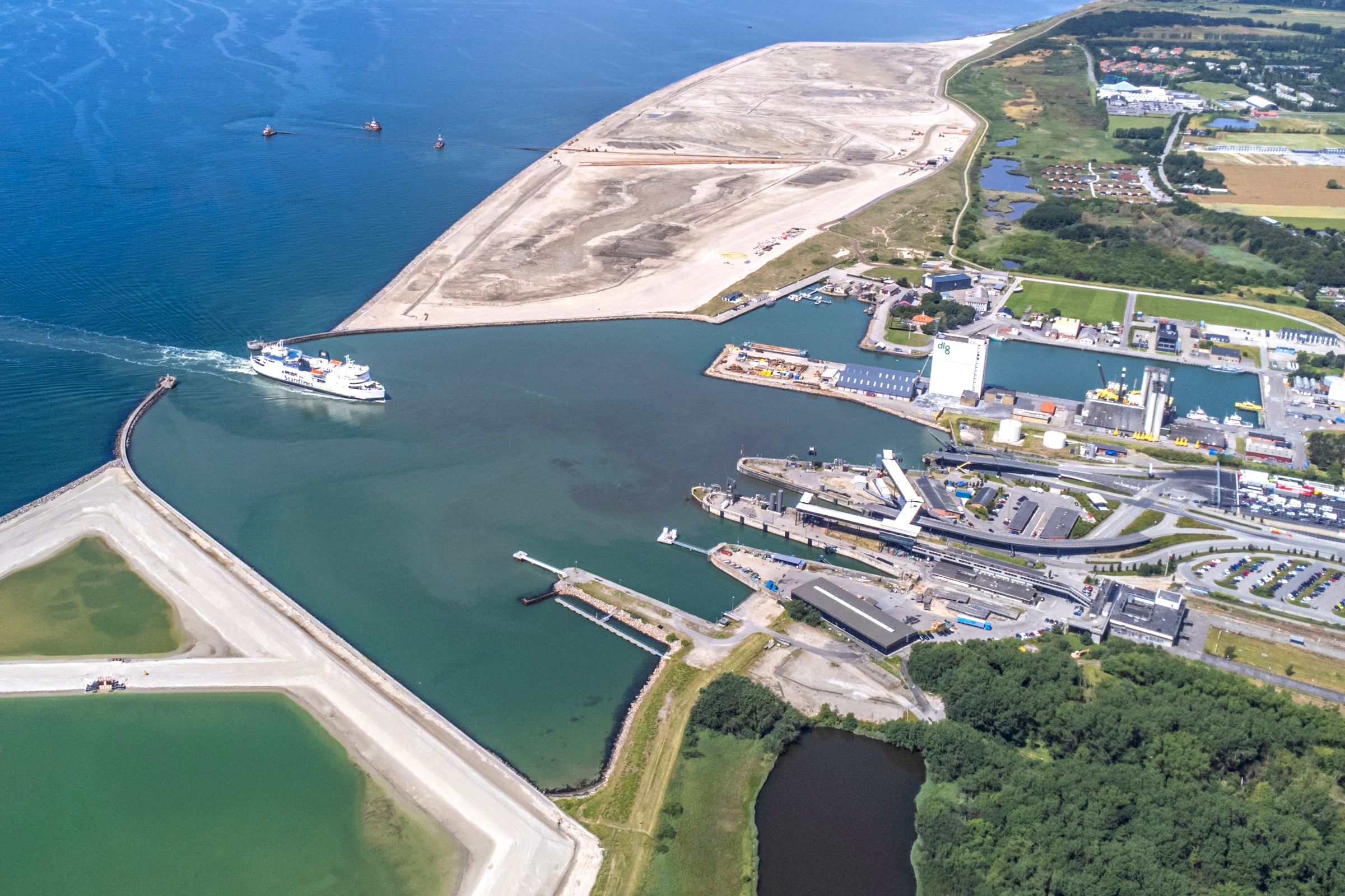 Luftbild vom Fährhafen Rødby